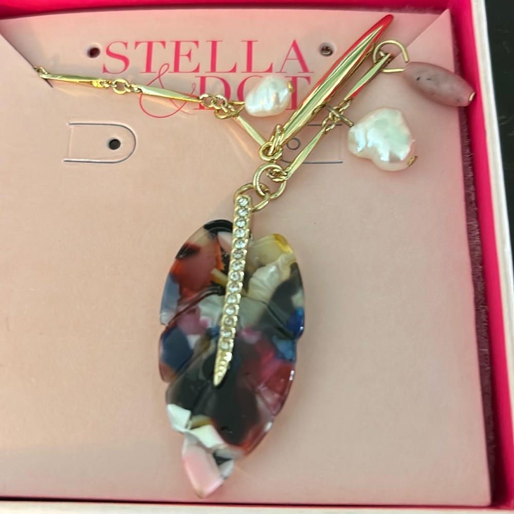Brand new Stella & Dot gold long necklace